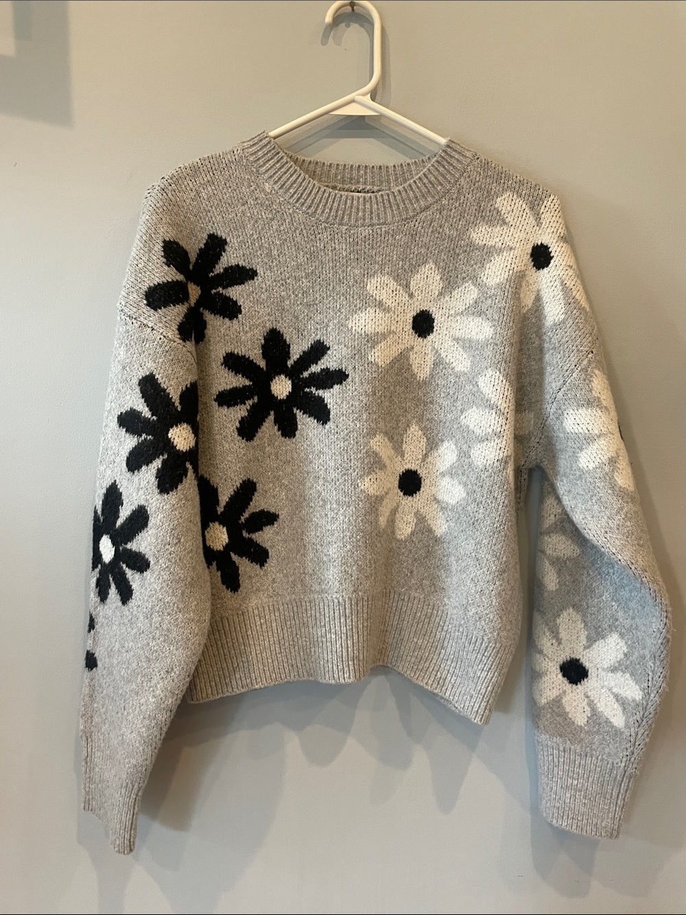 Grey Daisy Crewneck Sweater with Black & White Floral Motif new medium